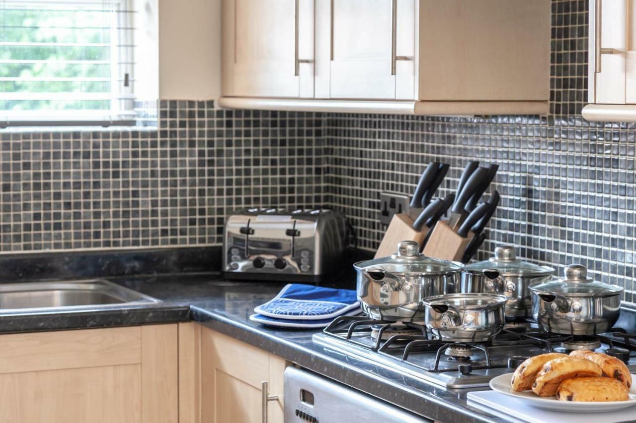 4 Bed Home, Driveway Parking Ideally Located In Latchford, Warrington - Executive St Marys House Kültér fotó