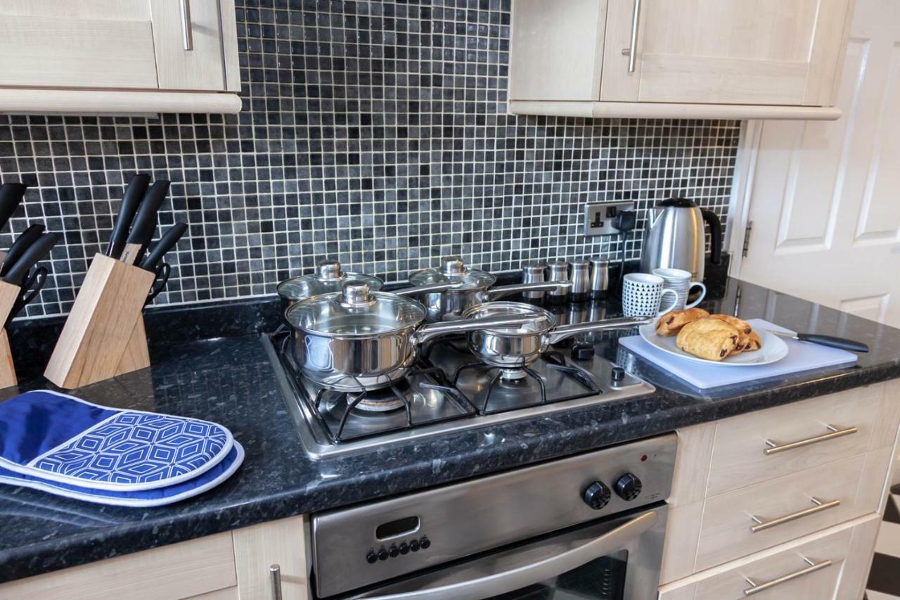 4 Bed Home, Driveway Parking Ideally Located In Latchford, Warrington - Executive St Marys House Kültér fotó