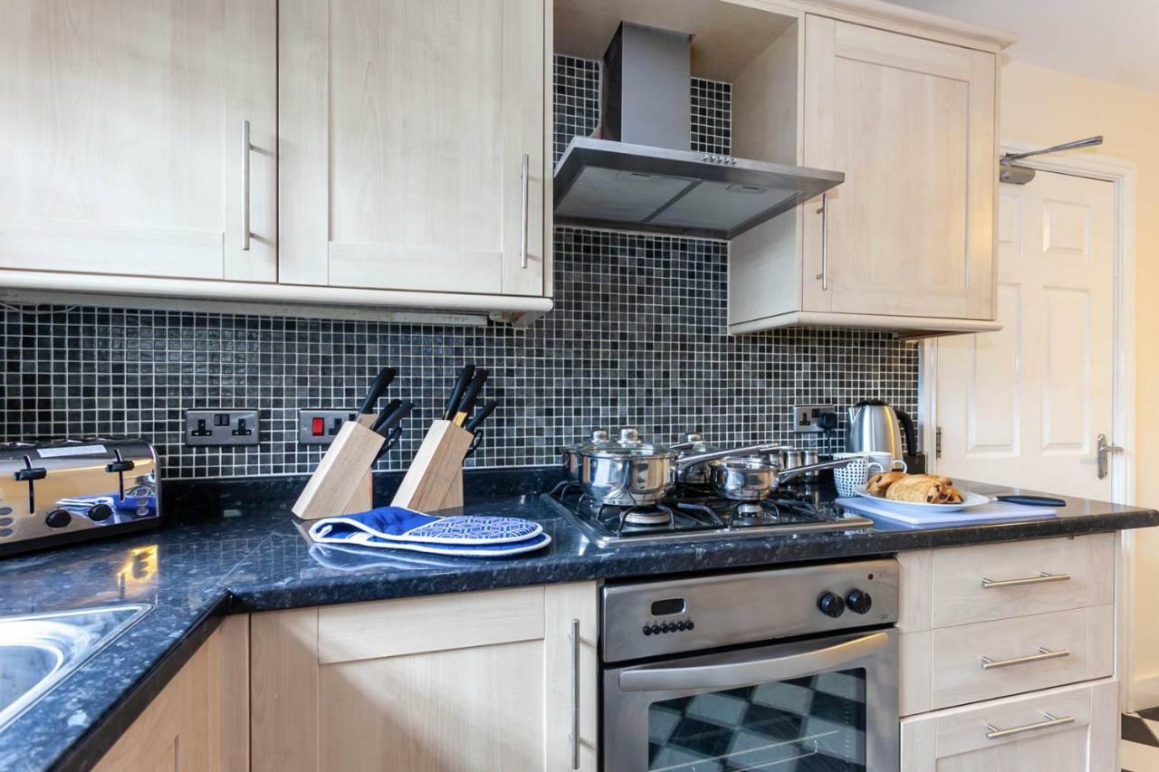 4 Bed Home, Driveway Parking Ideally Located In Latchford, Warrington - Executive St Marys House Kültér fotó