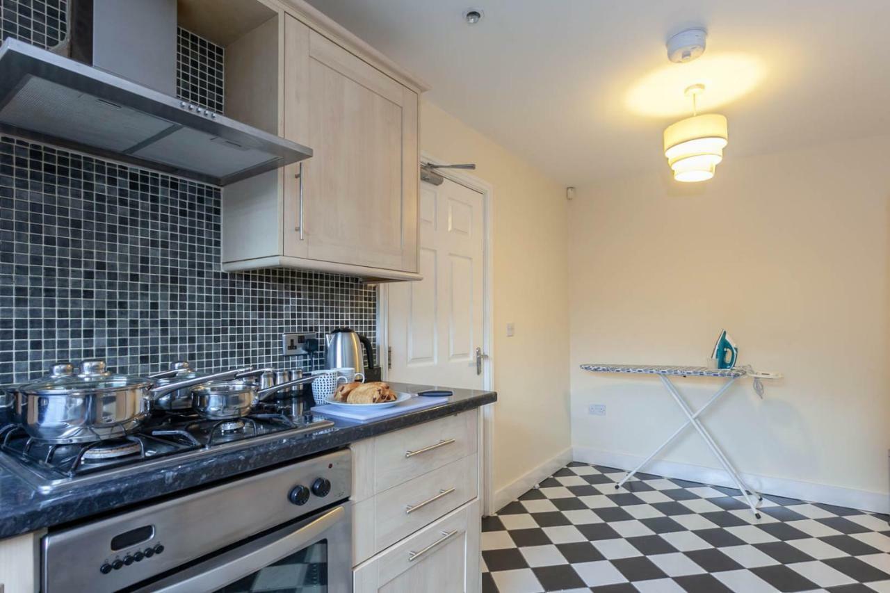 4 Bed Home, Driveway Parking Ideally Located In Latchford, Warrington - Executive St Marys House Kültér fotó