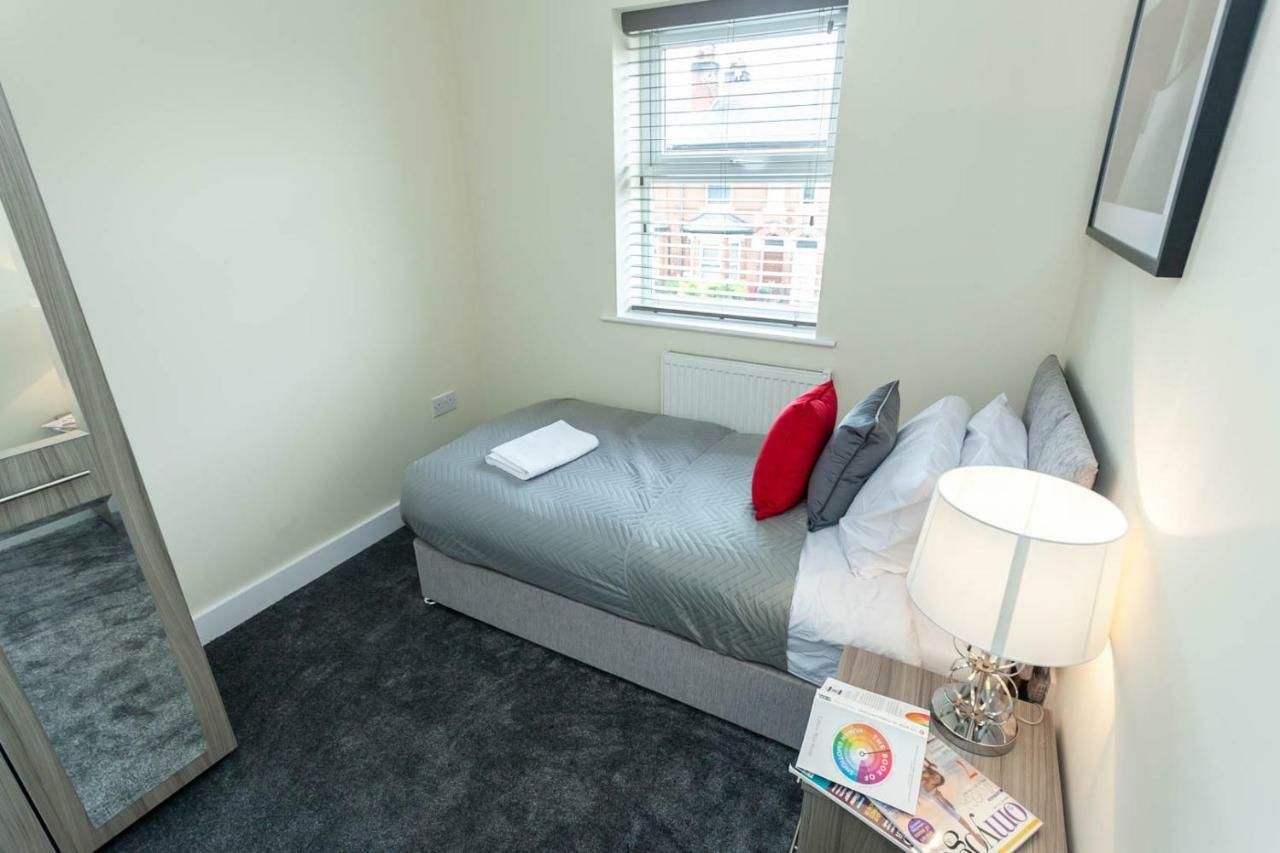 4 Bed Home, Driveway Parking Ideally Located In Latchford, Warrington - Executive St Marys House Kültér fotó