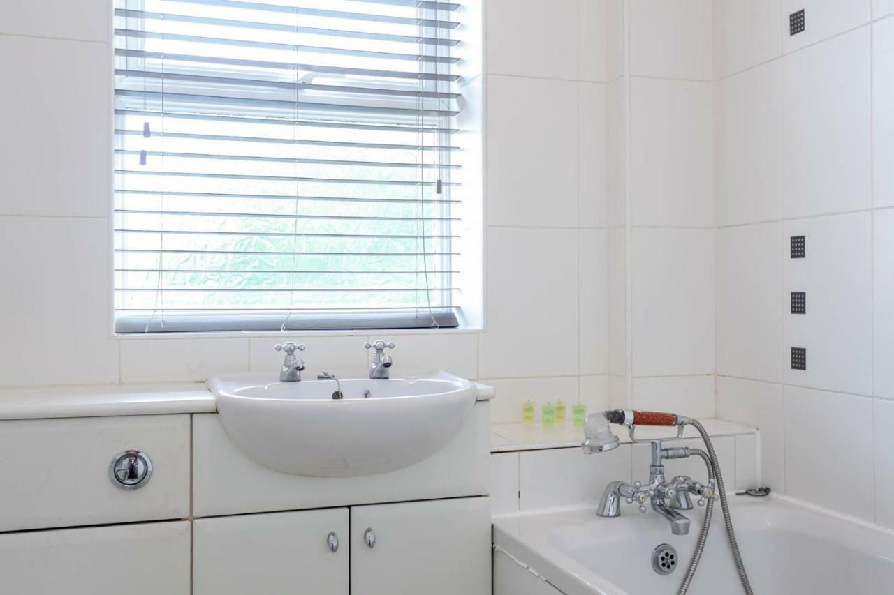 4 Bed Home, Driveway Parking Ideally Located In Latchford, Warrington - Executive St Marys House Kültér fotó