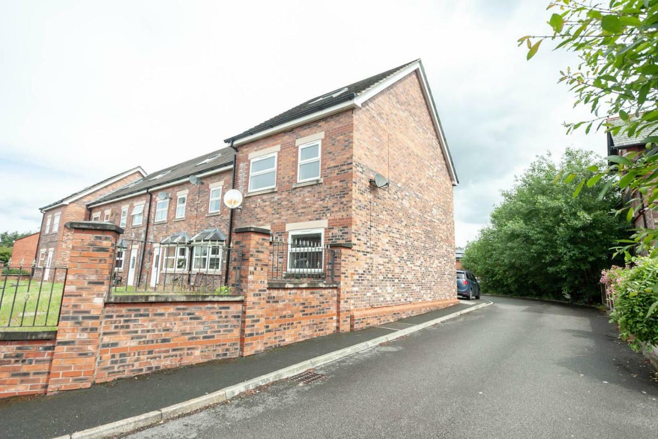 4 Bed Home, Driveway Parking Ideally Located In Latchford, Warrington - Executive St Marys House Kültér fotó