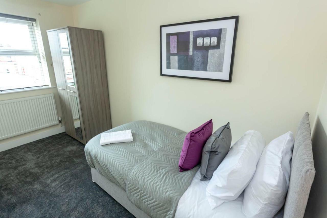 4 Bed Home, Driveway Parking Ideally Located In Latchford, Warrington - Executive St Marys House Kültér fotó