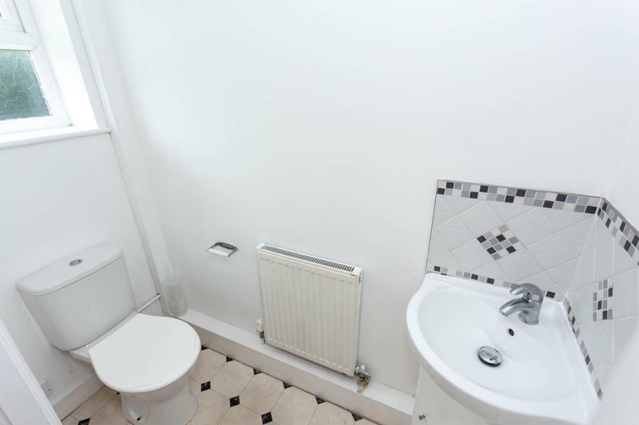 4 Bed Home, Driveway Parking Ideally Located In Latchford, Warrington - Executive St Marys House Kültér fotó